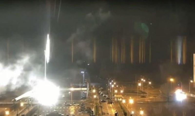Реактор на Запорожка АЕЦ е спрян, централата е "сериозно повредена"