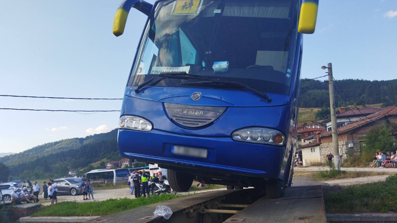 Самодейци от Търговищко са пътниците в авариралия автобус в Копривщица.Всички