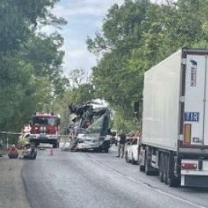 Откриха тахографа на автобуса, катастрофирал в Търновско. Има нередности по пътя