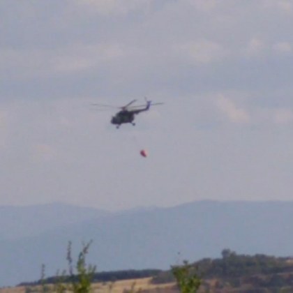 И МИ-17 се включи в гасенето на пожара в Пазарджишко  СНИМКИ