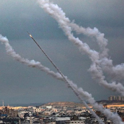 Израелската армия съобщи че е нанесла удари по позиции на