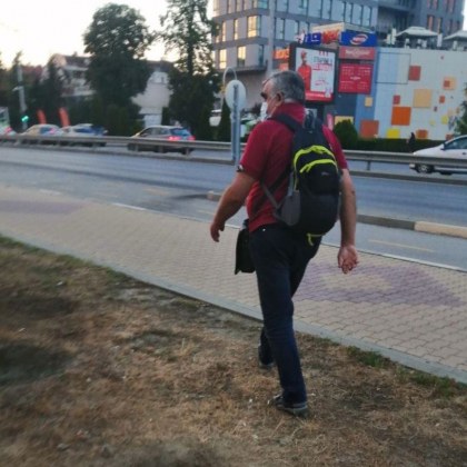 Мъж рита жестоко бездомно куче, посегна и на жена СНИМКА