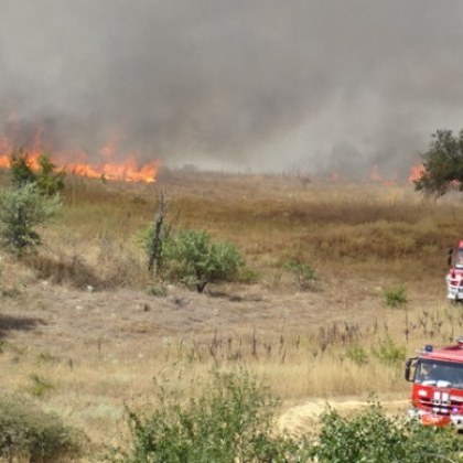 Пожар край Слънчев бряг блокира автомобилния трафик в района Сигнал