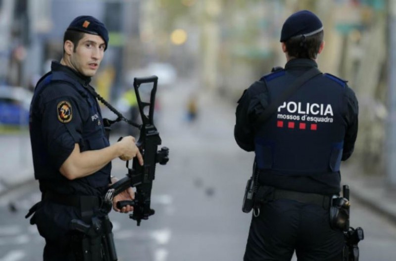 Служителите на испанската национална полиция започнаха да използват мобилни камери,