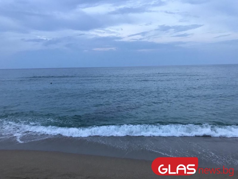 Мъртво вълнение завлече жена на плаж в Приморско