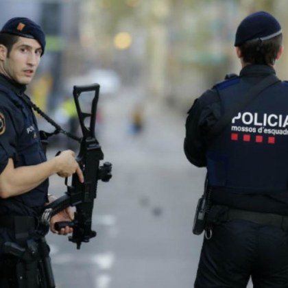 Служителите на испанската национална полиция започнаха да използват мобилни камери