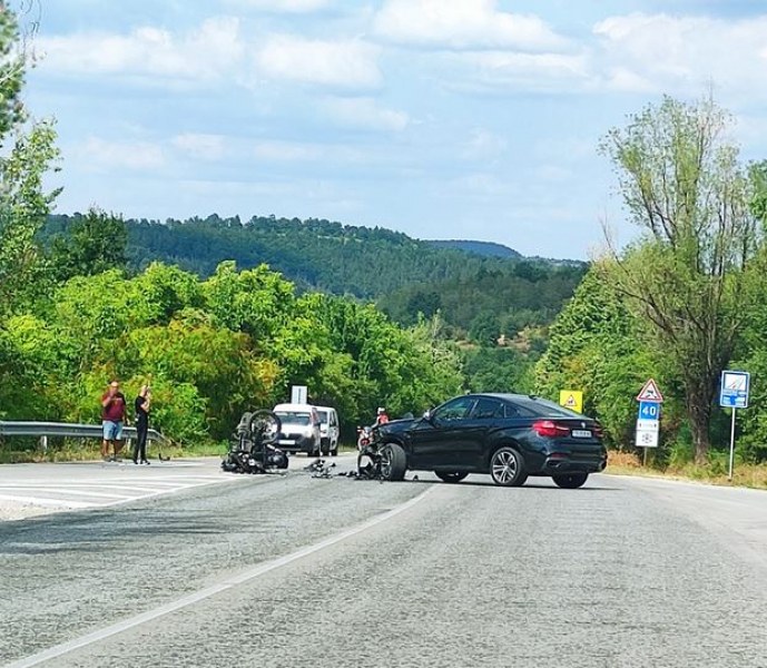 Джип и мотор се блъснаха, три патрулки на местопроизшествието СНИМКИ