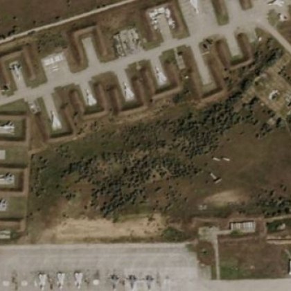 Сателитни снимки показват големи щети и няколко унищожени руски бойни