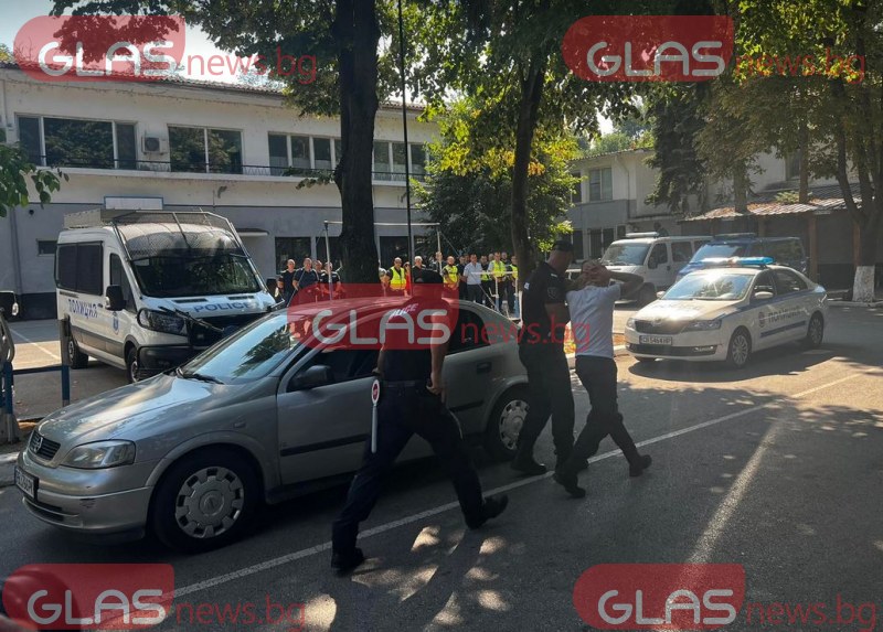 Пловдивските полицаи демонстрираха действия срещу неадекватни шофьори СНИМКИ