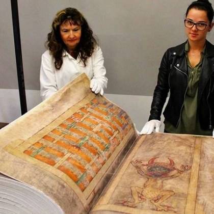 Кодекс Гигас странна и мистериозна книга свързвана със зловеща легенда