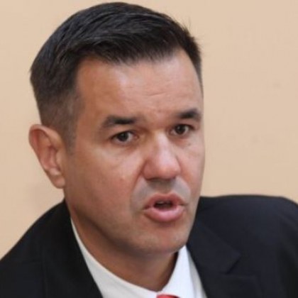 За няколко часа служебният министър на икономиката Никола Стоянов е