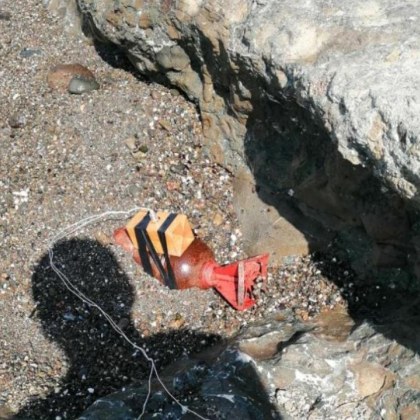 Специализиран екип от Военноморските сили обезвреди комбиниран сигнален патрон открит