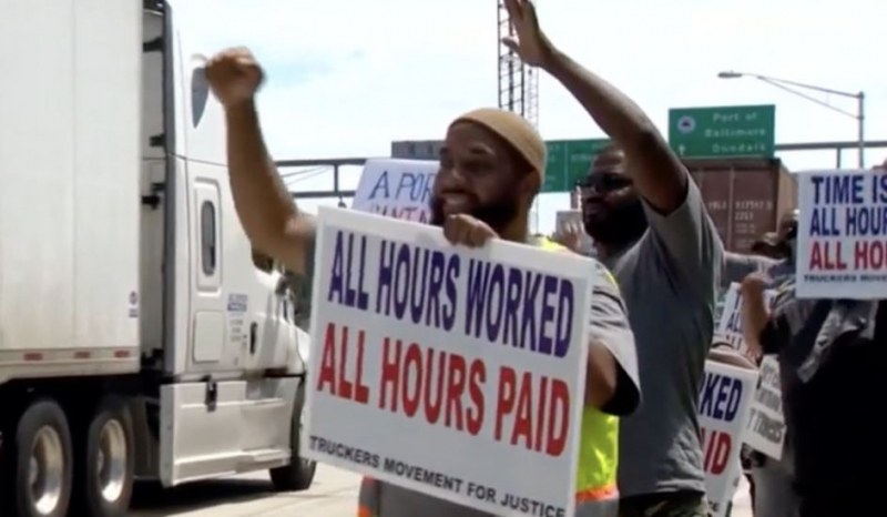 Шофьори на камиони протестираха пред пристанището на Балтимор в четвъртък.