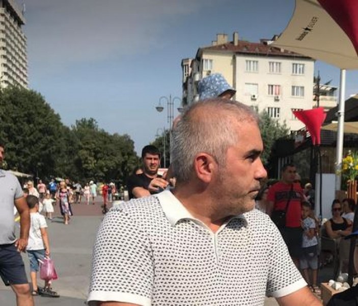 Мъж нападна с ритници майка във Варна, тя го издирва СНИМКА