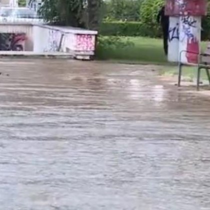 Авария остави част от София без вода, наводнени са улици