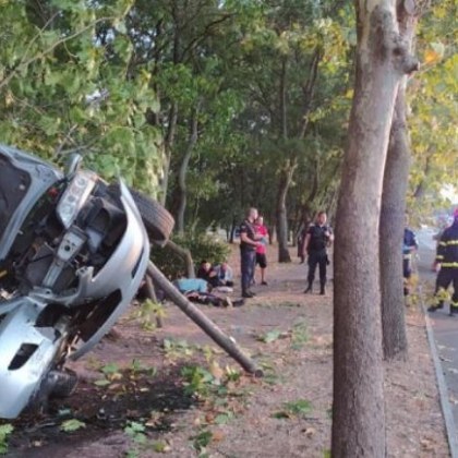 Кола с мигранти е катастрофирала на булевард Транспортна в Бургас