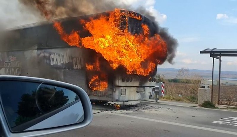 Герой! Бързата реакция на шофьора е спасила пътниците при пожара на 