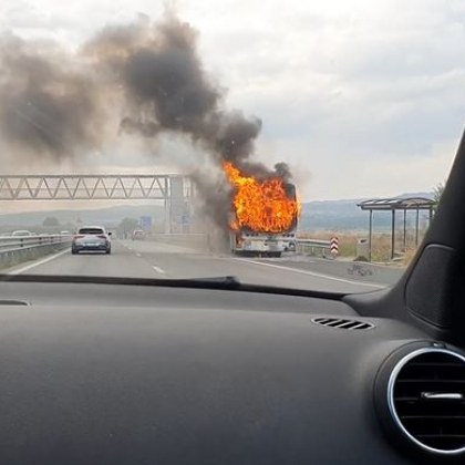 Магистрала Тракия е временно затворена край на Бургас заради горящ