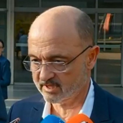 Транспортират две от пострадалите деца в