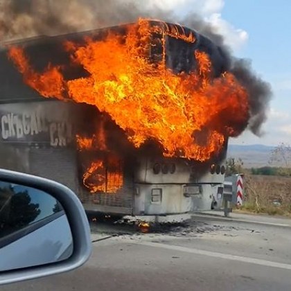 Герой! Бързата реакция на шофьора е спасила пътниците при пожара на