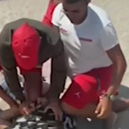 Спасители на централния плаж в Бургас влязоха в ролята на