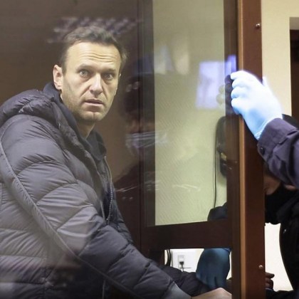Поздрави от карцера написа Навални в социалните мрежи като уточни