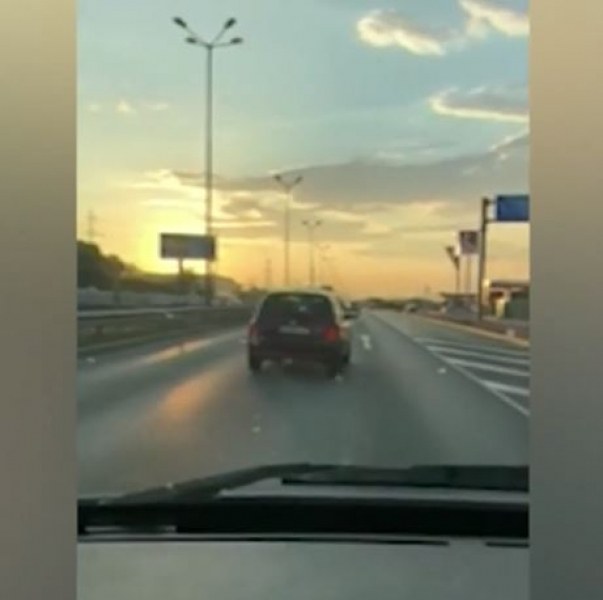 Как двама мъже задържаха пияната зад волана шофьорка