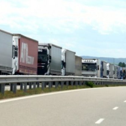 Изключително интензивен е трафикът от камиони в района на ГКПП