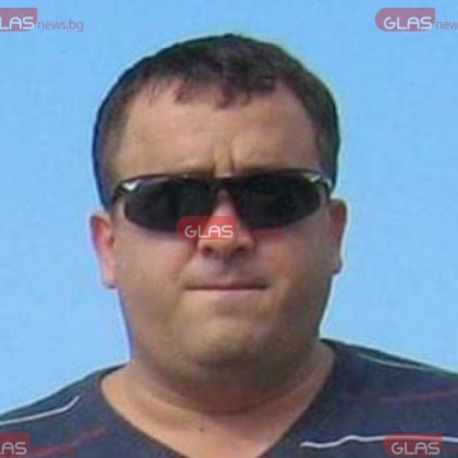 Георги Енев който е обвинен за незаконни погребения излиза под
