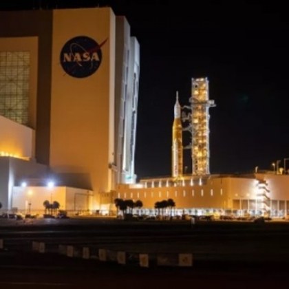 Инженерите тестват система предназначена да унищожи лунната ракета Space Launch