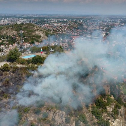 След повече от 7 часа битка с огъня пловдивските пожарникари