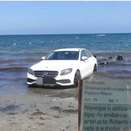 Лъскав Мерцедес се озова в морето СНИМКА