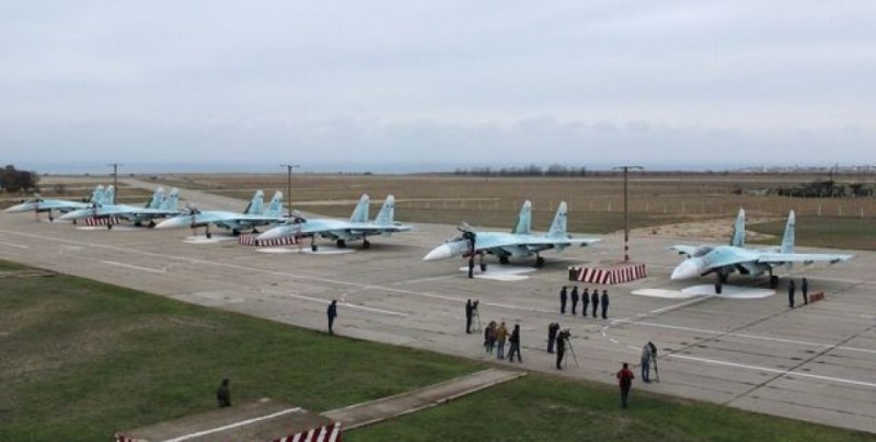 Поредица от взривове се чуват на военното летище край Севастопол ВИДЕО