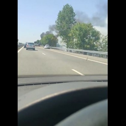 Камион е избухнал в пламъци на магистрала Тракия край Пловдив