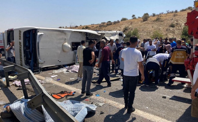 Автобусна катастрофа в Турция, над 15 души загинаха СНИМКИ