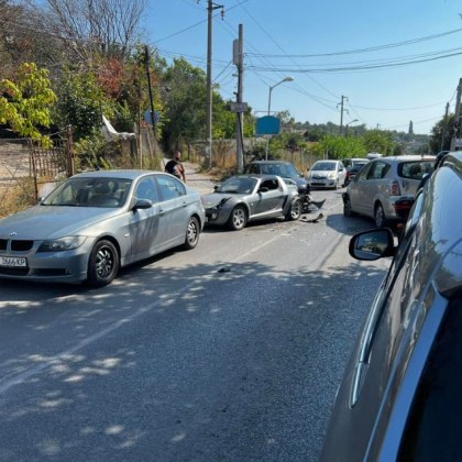 Катастрофа между три автомобила стана тази сутрин във Варна Инцидентът