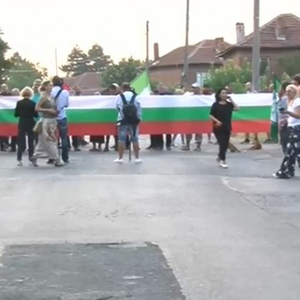 Жители на няколко села край Стара Загора блокираха път