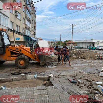 Разчистването на щетите в Карлово вече започна Комисия от общината описва