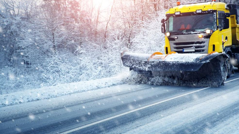Няма опасност България да остане без зимно почистване на пътища,