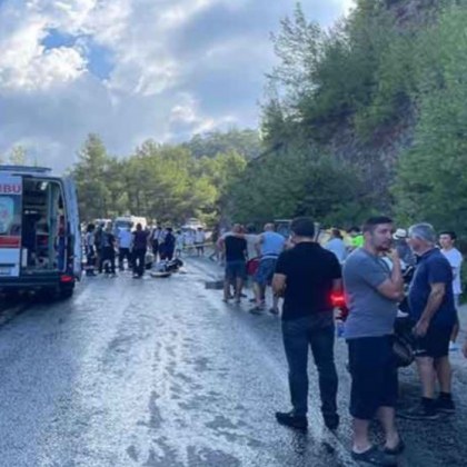 Множество туристи загинаха в тежка катастрофа - други са ранени СНИМКИ