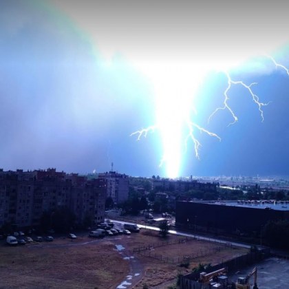 Силна гръмотевична буря удари района на Стара Загора Хасково и