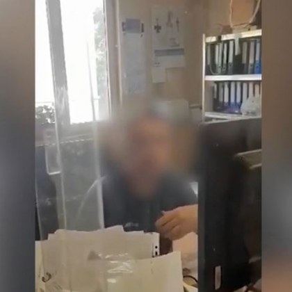Вместо разяснение за изравнителна сметка - жена получи неприличен жест ВИДЕО