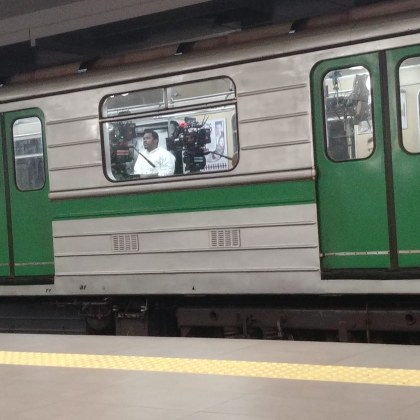 Снимки на филм озадачиха част от столичани които ползват метрото