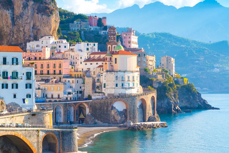Плащат хиляди, ако се пренесете на този красив италиански остров  СНИМКИ