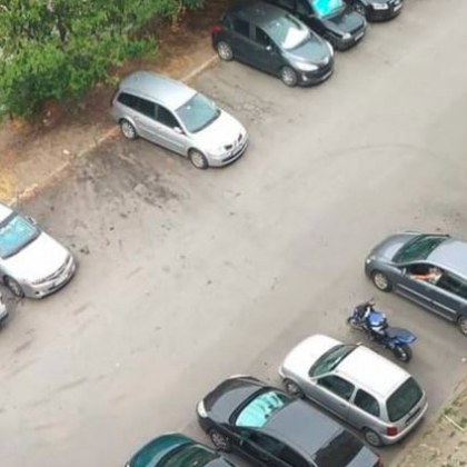 Моторист във Варна получи критика че е използвал паркомясто