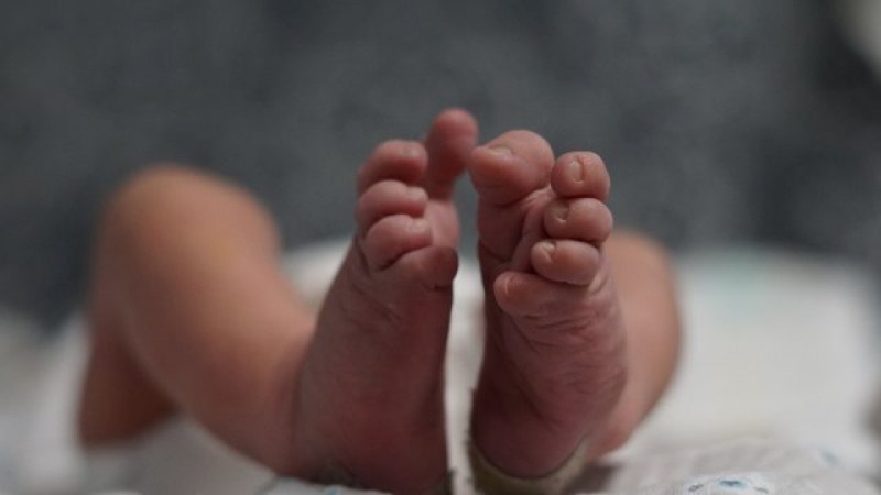Новородено момиченце, намерено на улицата в Айтос, бе прието в