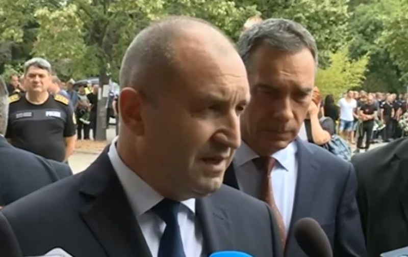 Президентът: България загуби двама доблестни полицаи