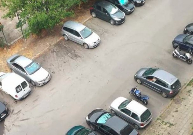 Моторист във Варна получи критика, че ... е използвал паркомясто.