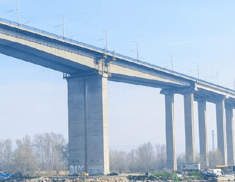 38-годишен опита да скочи от Аспаруховия мост, полицаи го спряха