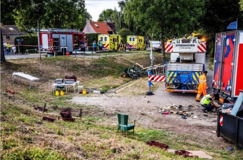 Камион се вряза в група хора в Нидерландия, има жертви